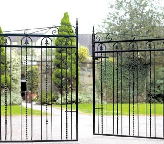 Cổng biệt thự sân vườn